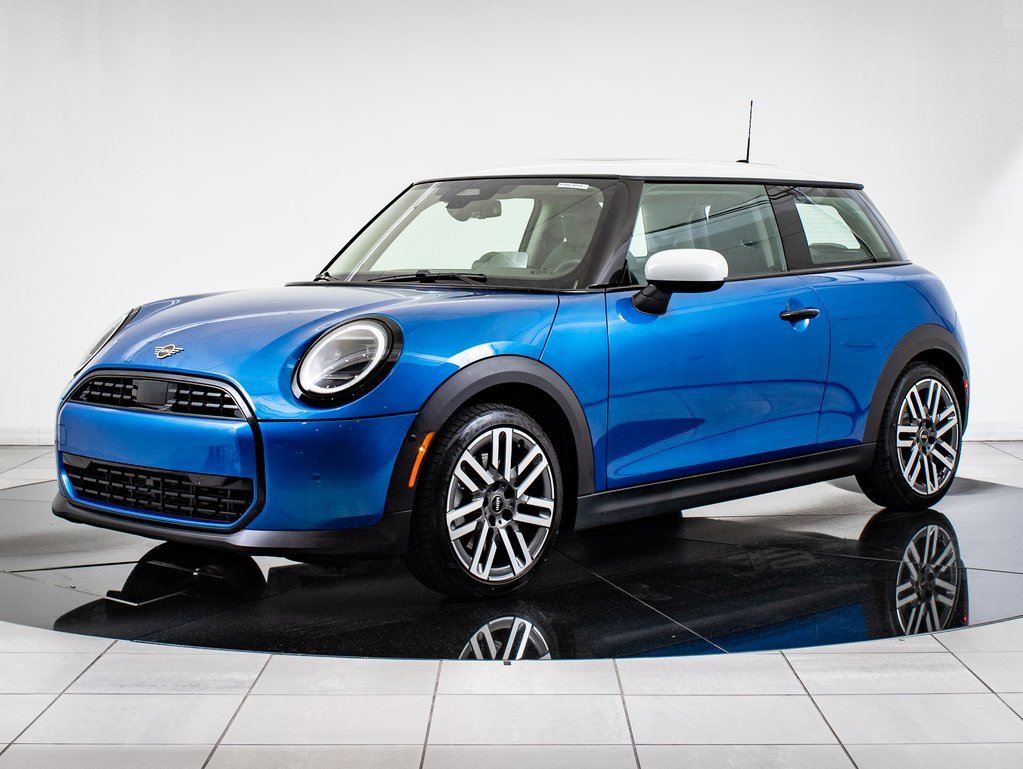 2025 MINI Hardtop 2 Door Base's photo