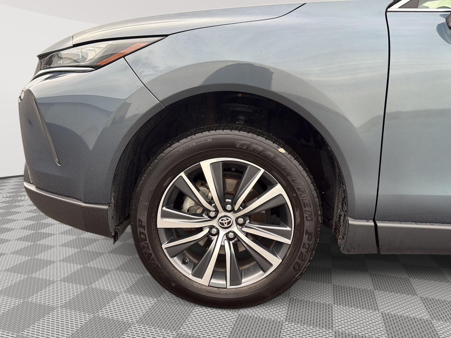 2022 Toyota Venza LE photo 9