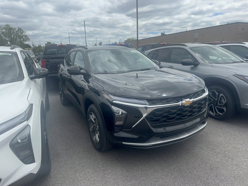2025 Chevrolet Trax LT photo 4