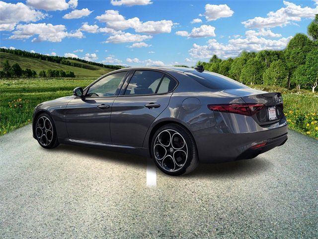 2022 Alfa Romeo Giulia Ti photo 3