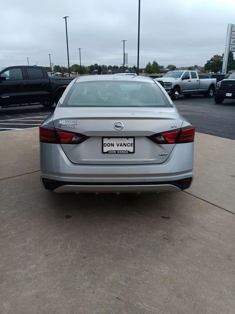 2022 Nissan Altima 2.5 SV photo 3