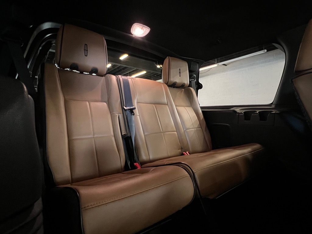 2014 Lincoln Navigator Base photo 22