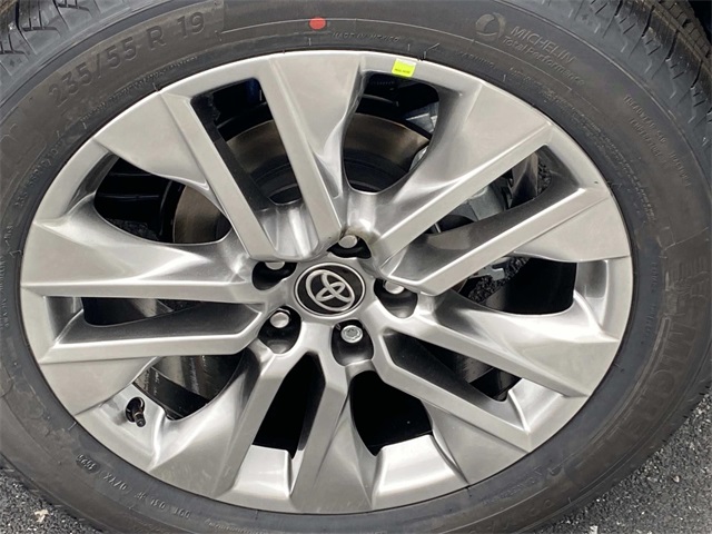 2025 Toyota RAV4 XLE Premium photo 3