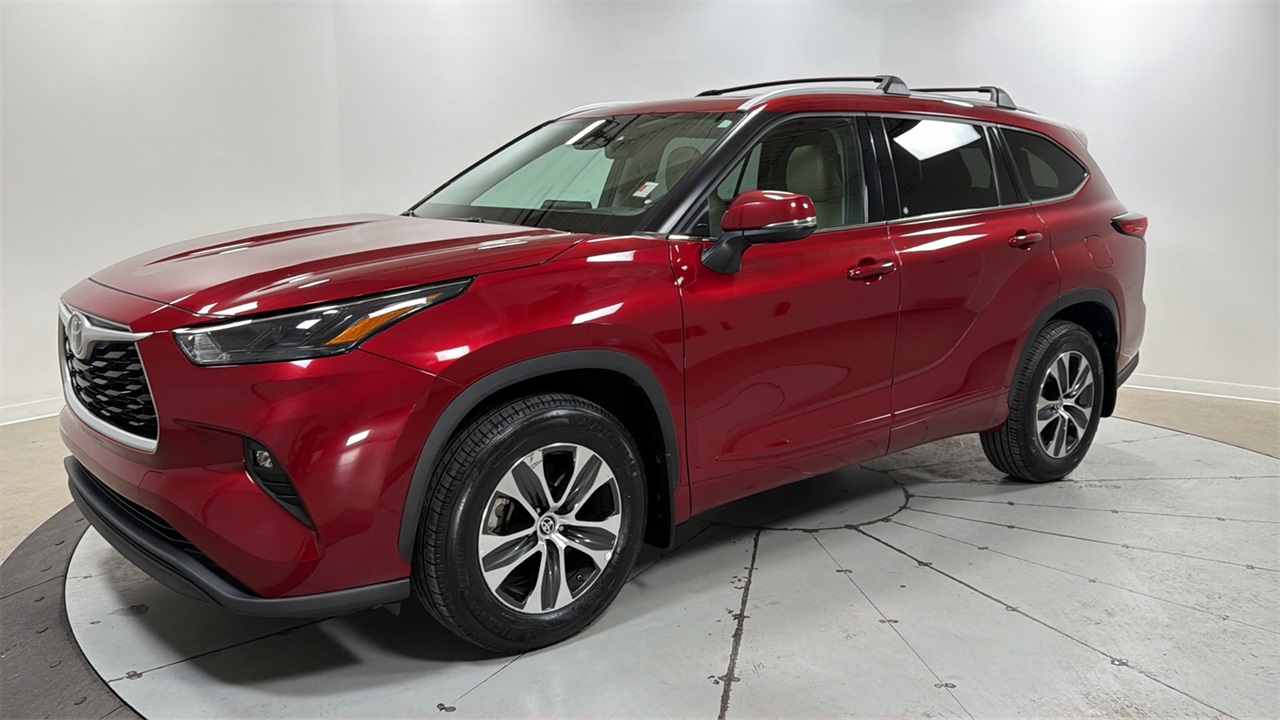 2022 Toyota Highlander XLE's photo