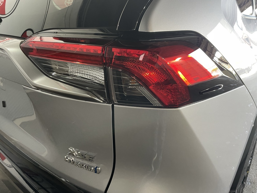 2025 Toyota RAV4 Hybrid XSE photo 16