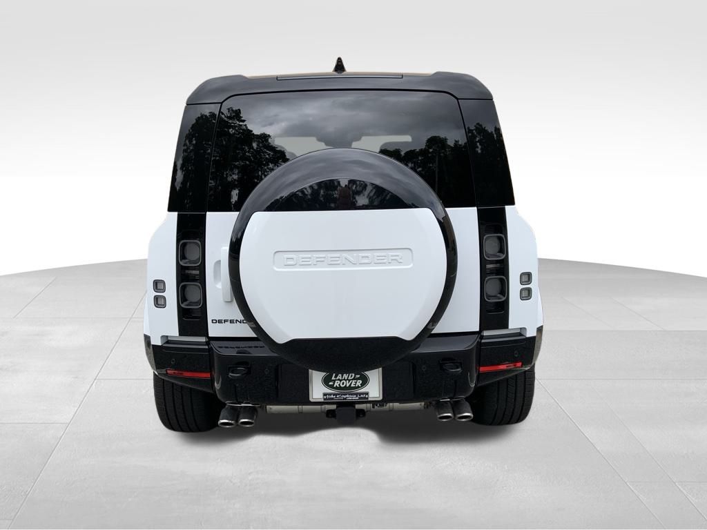 2025 Land Rover Defender 110 V8 photo 7