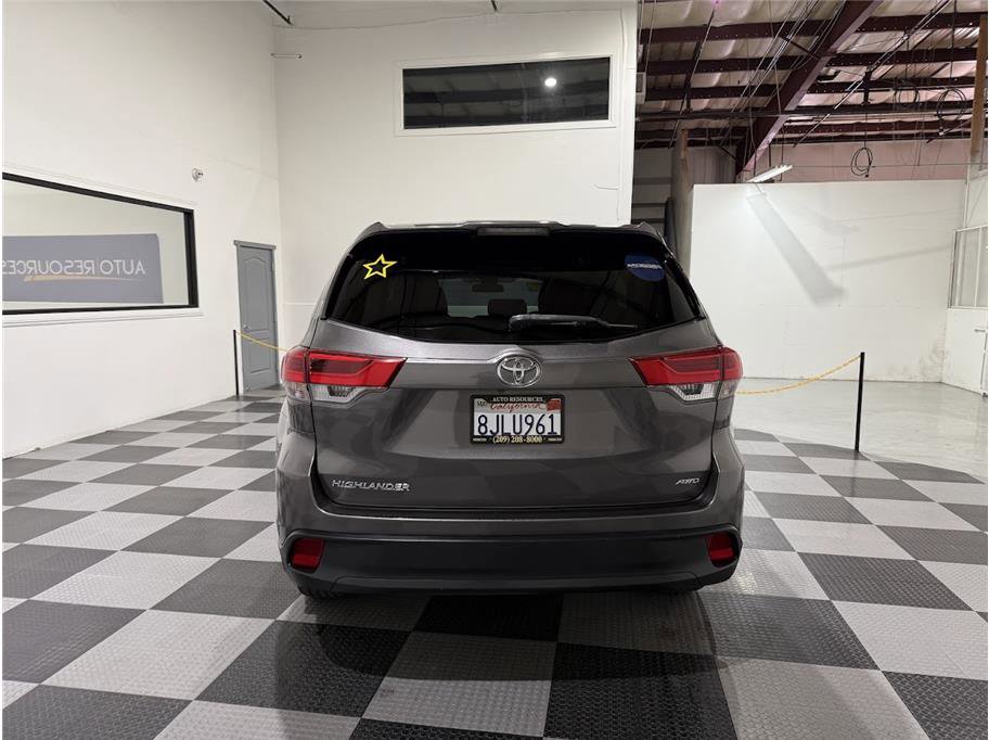 2018 Toyota Highlander LE Sport photo 6