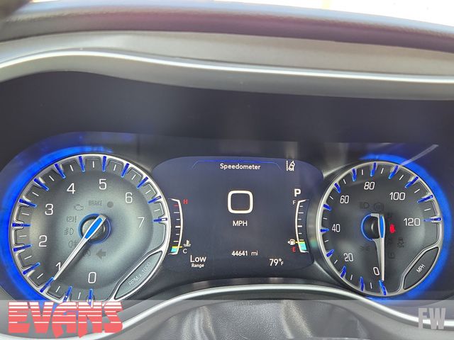 2024 Chrysler Pacifica Touring L photo 3