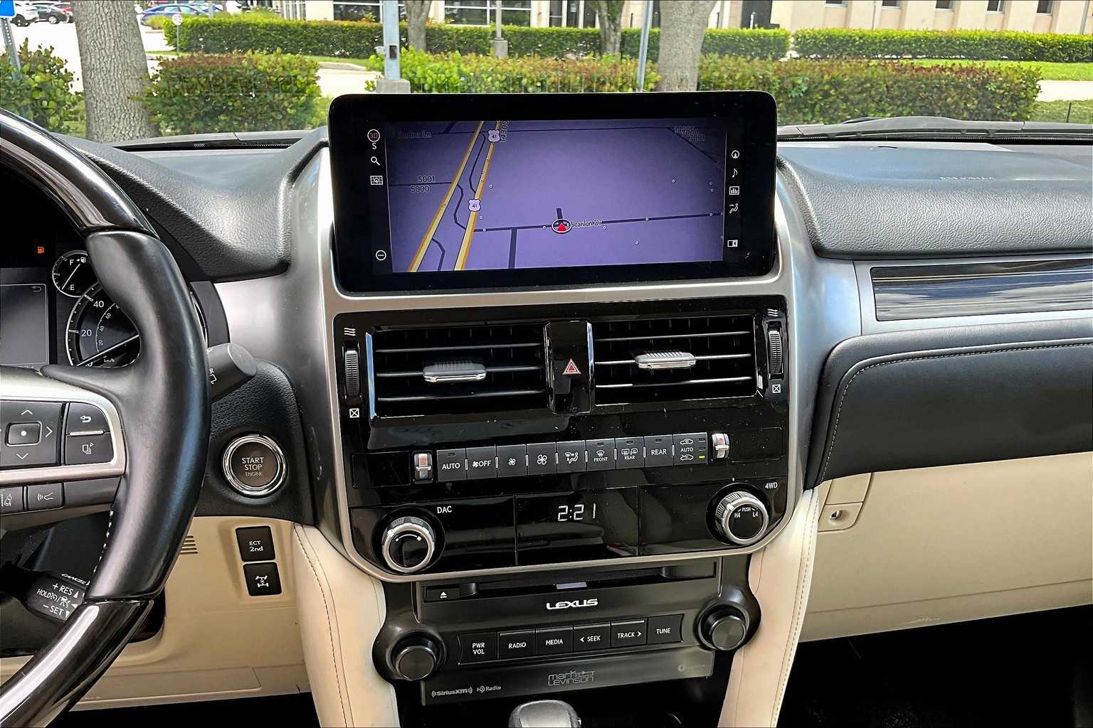 2022 Lexus GX 460 Premium photo 3