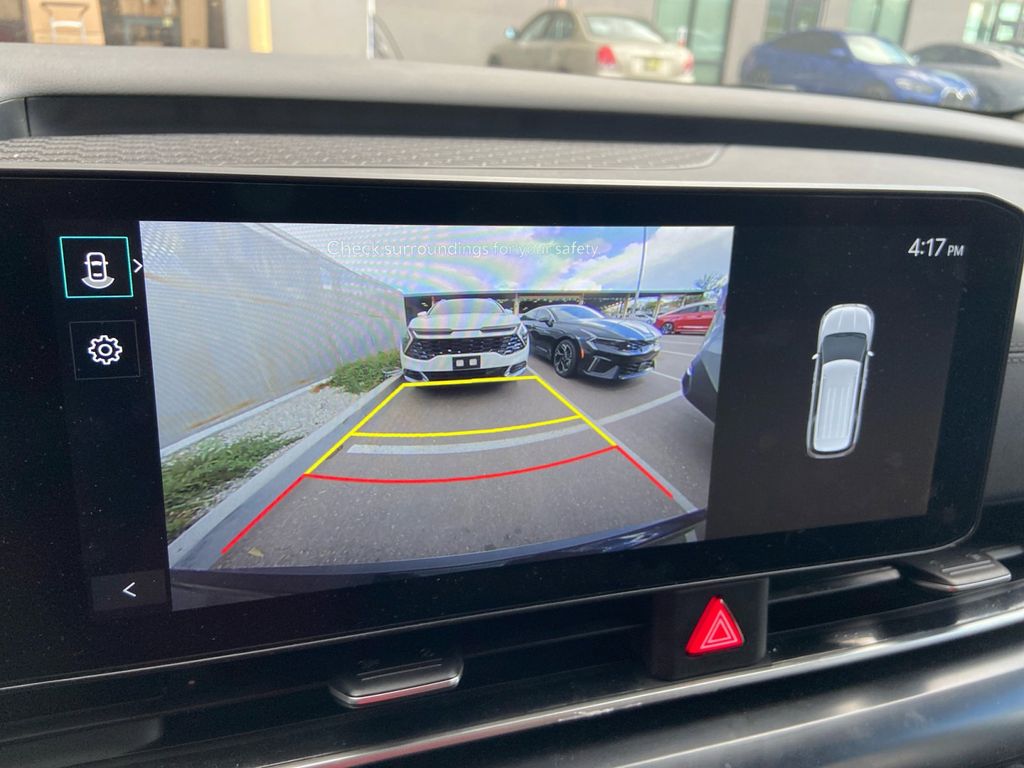 2025 Kia Carnival LXS photo 18