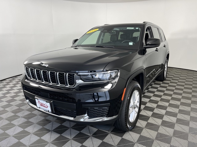 2022 Jeep Grand Cherokee Laredo photo 3