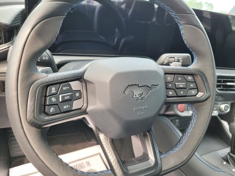 2025 Ford Mustang Dark Horse photo 19