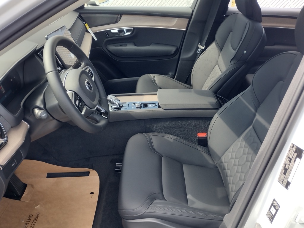 2026 VOLVO XC90 - Image 13