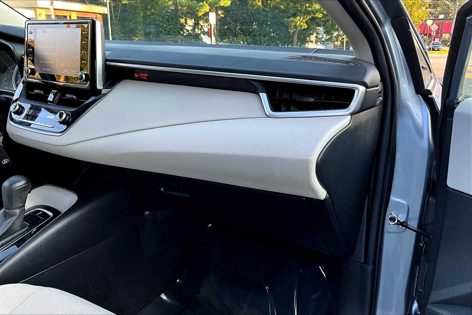 2021 Toyota Corolla LE photo 17