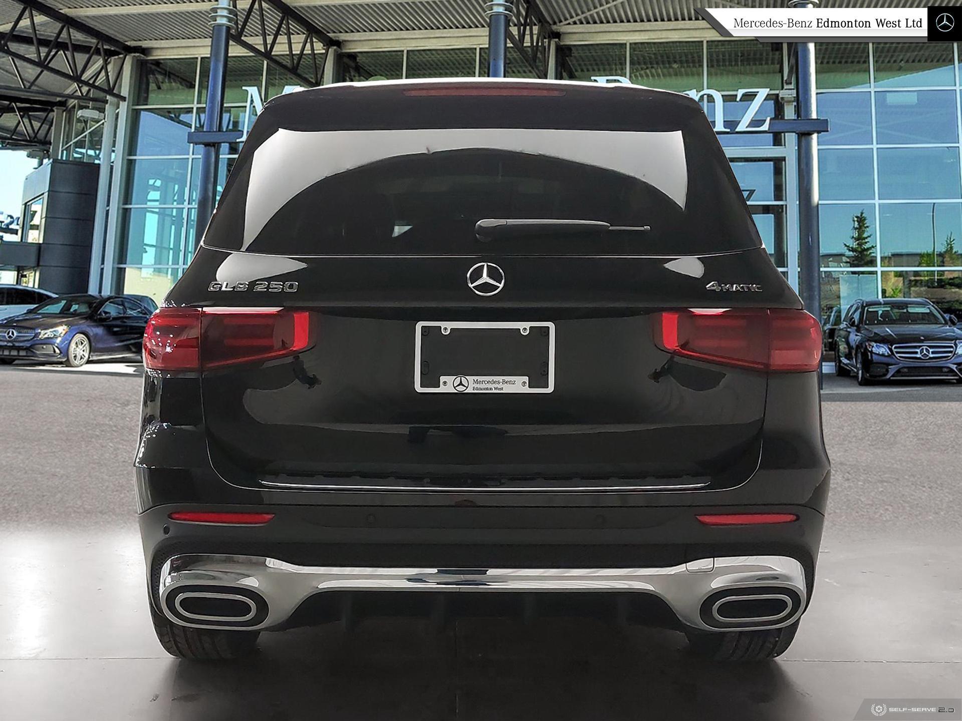 2025 Mercedes Benz GLB 250 4MATIC photo 4