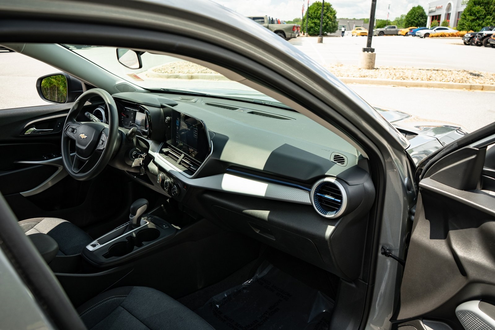 2024 Chevrolet Trax LS photo 17