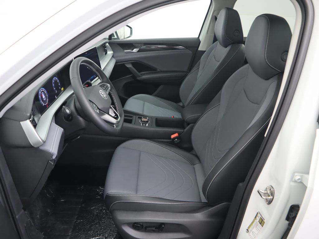 2025 Volkswagen Tiguan SE photo 19