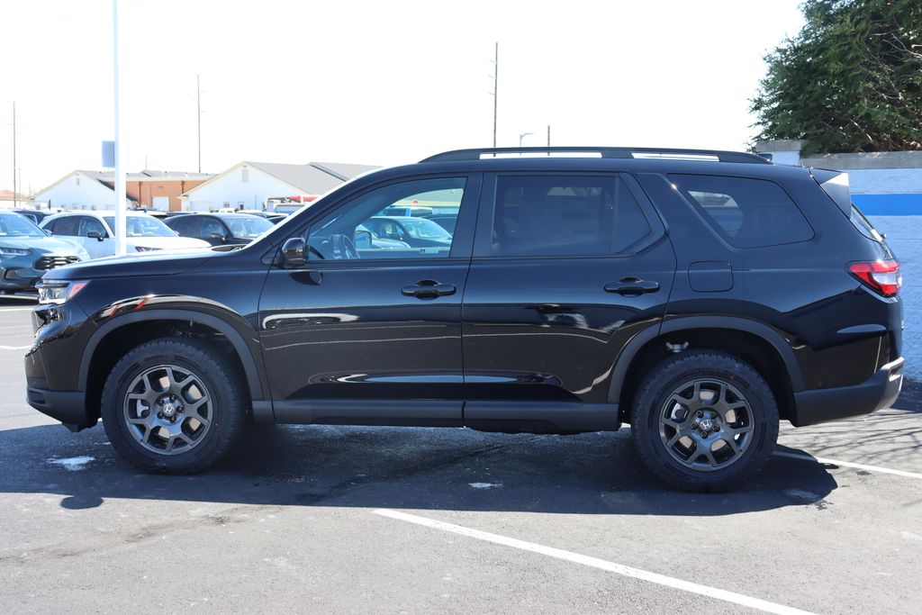 2025 Honda Pilot TrailSport photo 2