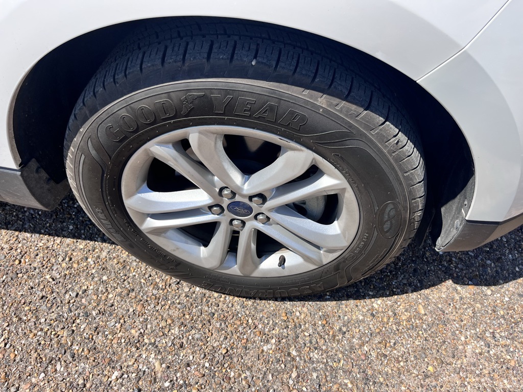 2020 Ford Edge SEL photo 14