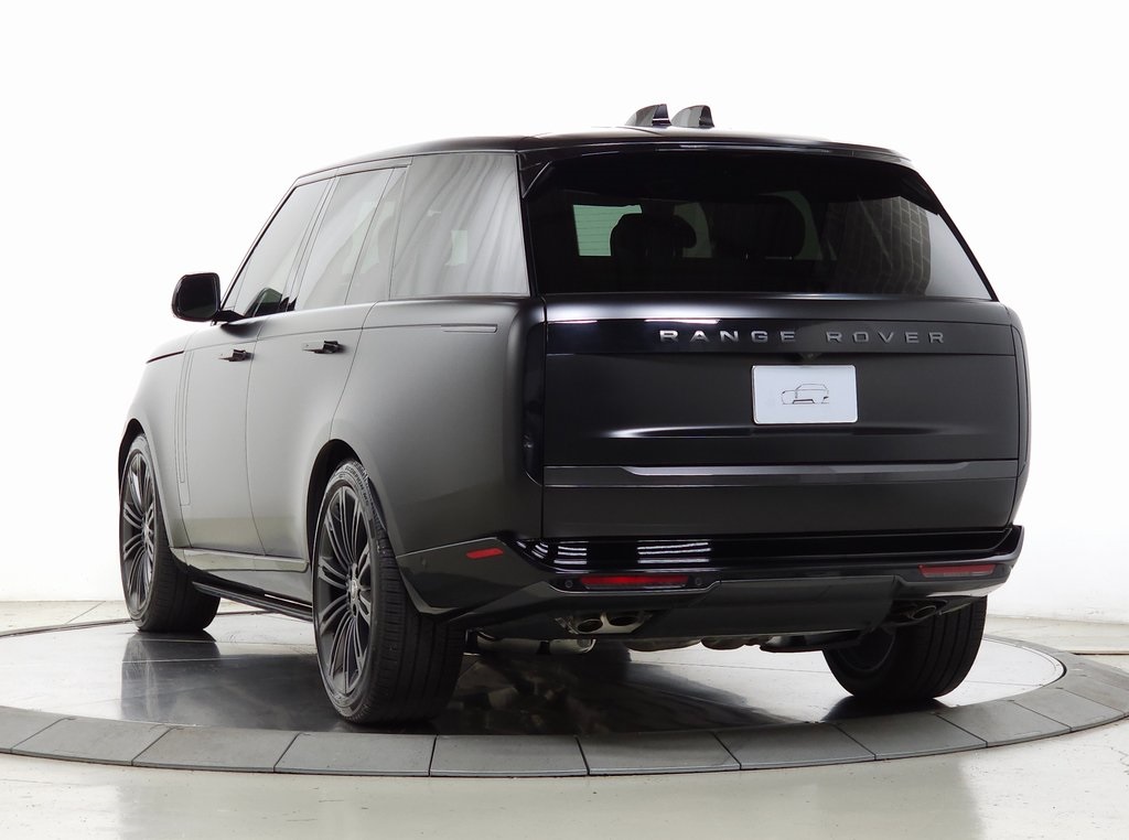 2025 Land Rover Range Rover SE photo 3