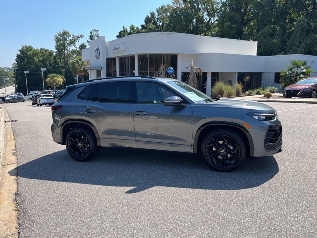 2025 Volkswagen Tiguan SE R-Line Black photo 2