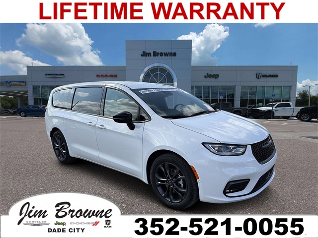 2026 Chrysler Pacifica Select's photo