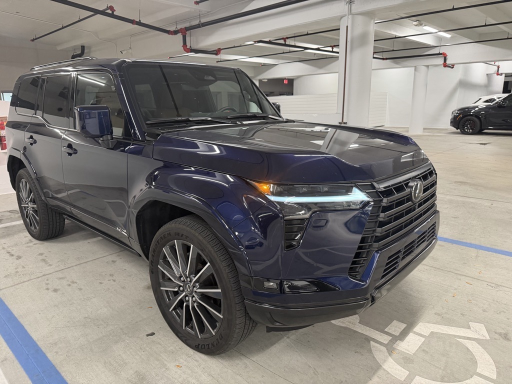2025 Lexus GX Luxury's photo