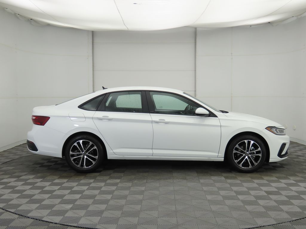 2026 Volkswagen Jetta 1.5T Sport photo 4