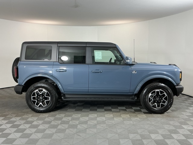2025 Ford Bronco Outer Banks photo 4