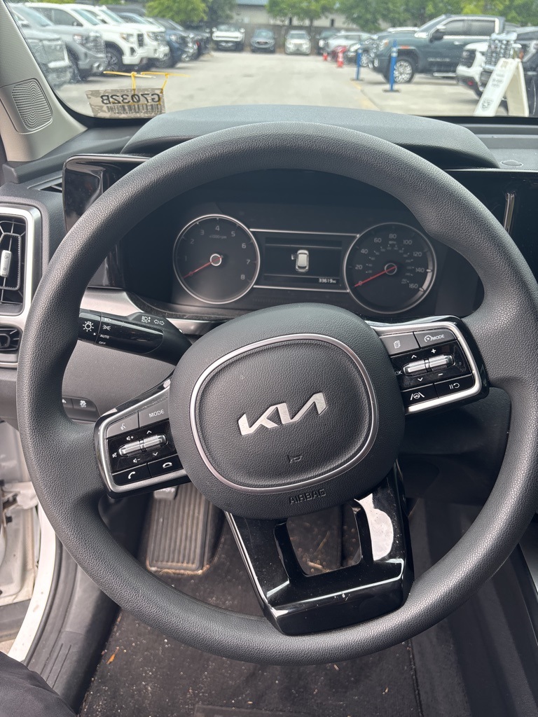 2023 Kia Sorento LX photo 17