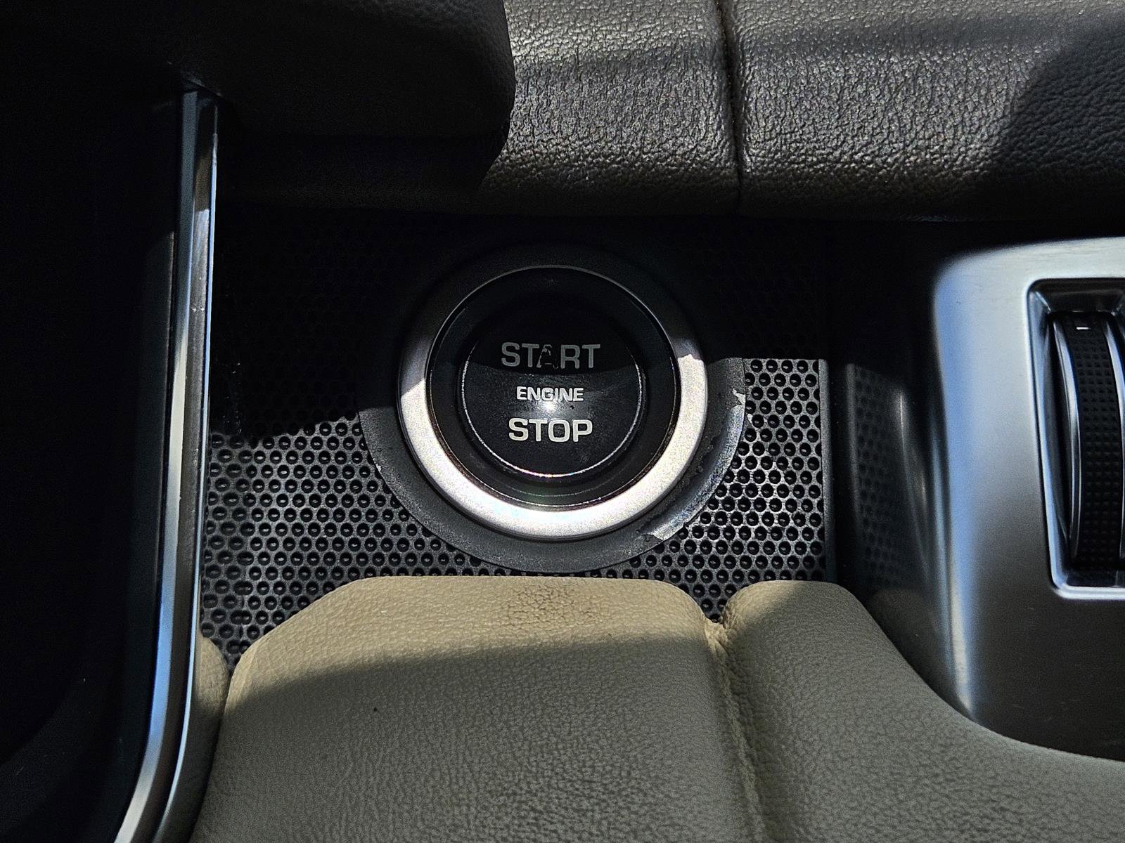 2018 Land Rover Range Rover Sport HSE photo 17