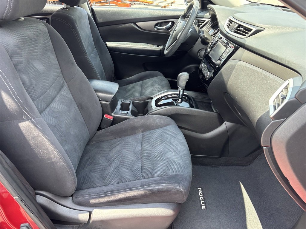 2016 Nissan Rogue SV photo 21