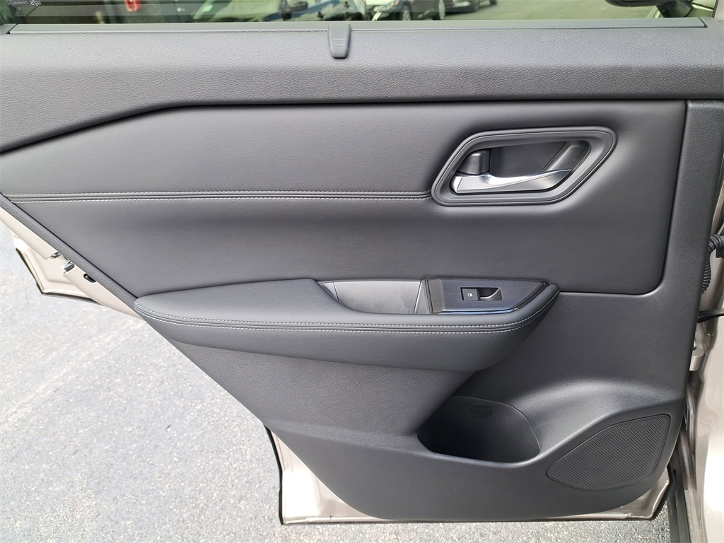2026 Nissan Rogue SV photo 14
