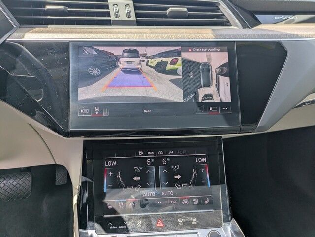 2022 Audi e-tron Premium Plus photo 22