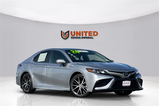 2024 Toyota Camry SE's photo
