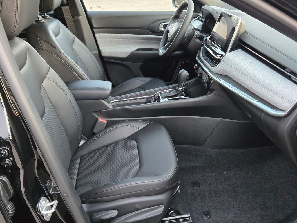 2025 Jeep Compass Latitude photo 6