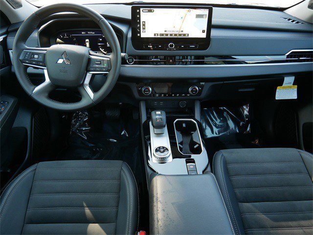 2025 Mitsubishi Outlander SE photo 11