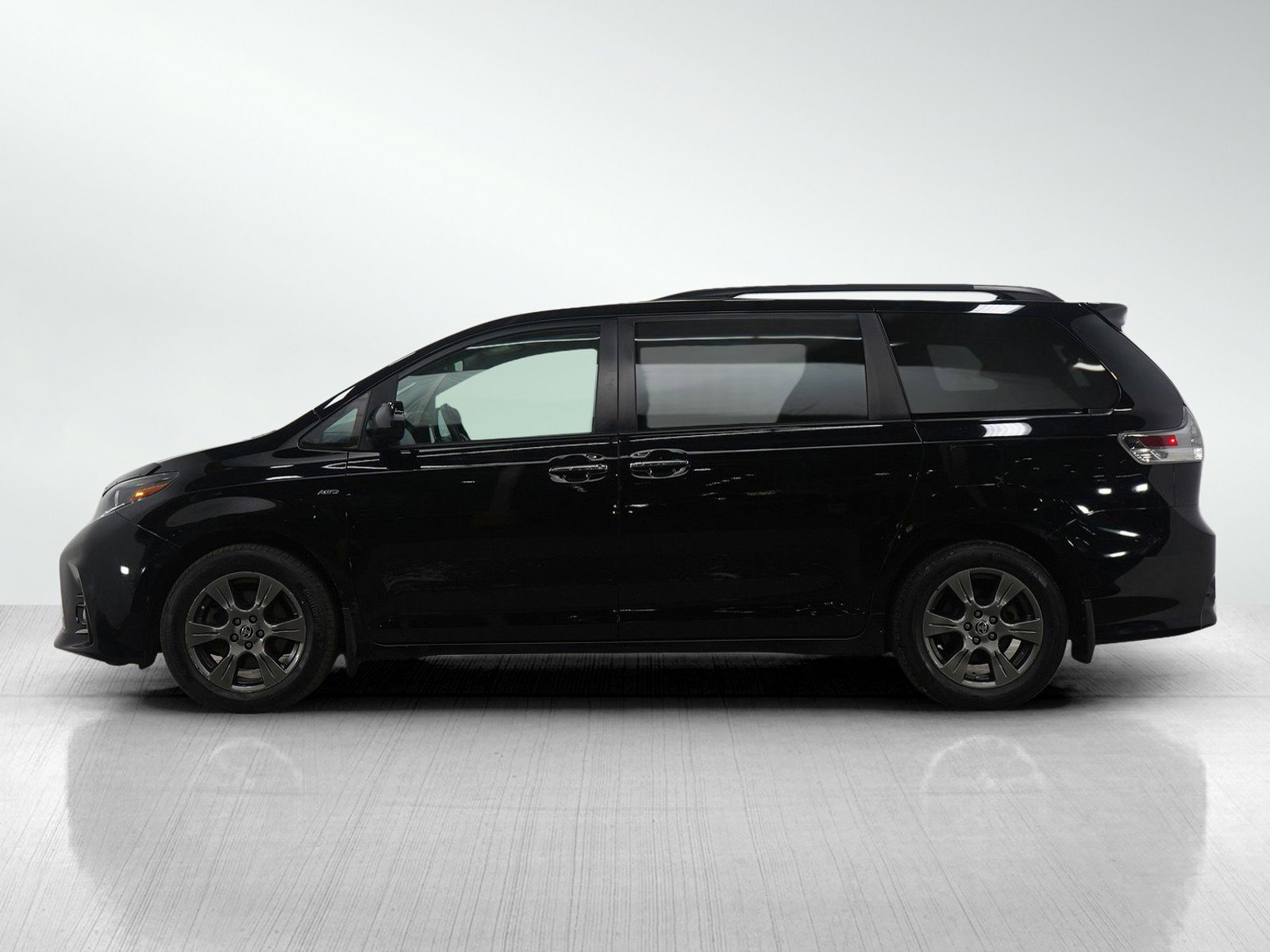 Used 2020 Toyota Sienna SE V6 with VIN 5TDEZ3DC1LS246204 for sale in Burnsville, Minnesota