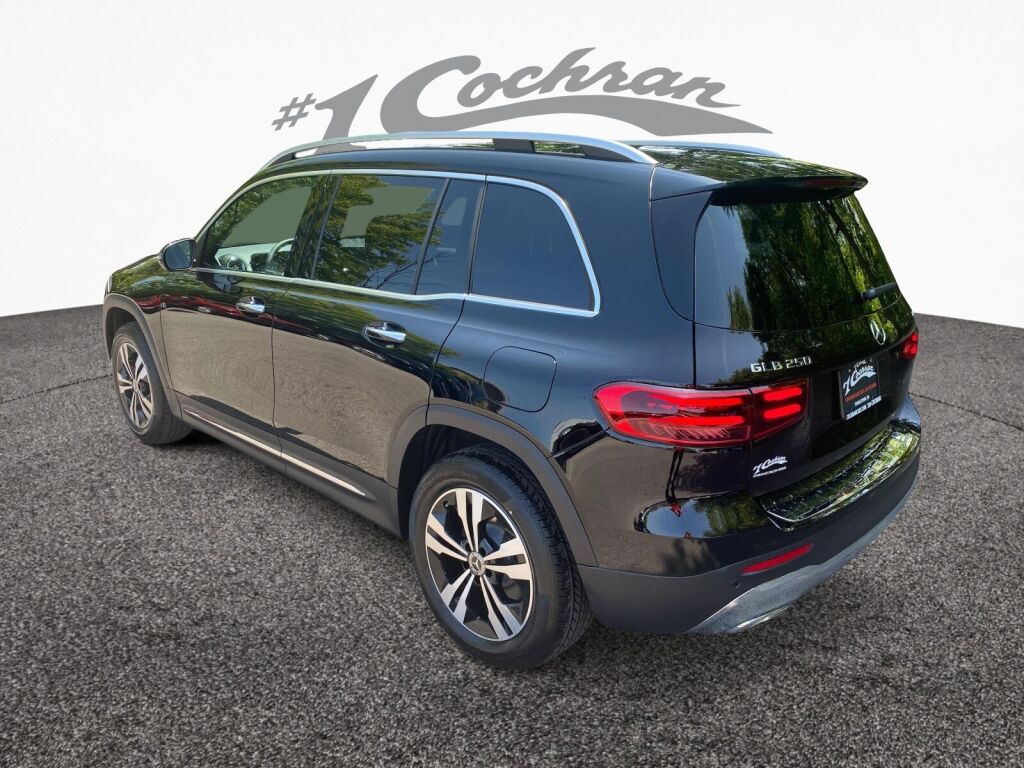 2025 Mercedes Benz GLB 250 4MATIC photo 4