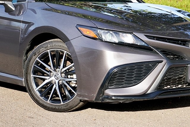 2023 Toyota Camry SE photo 3