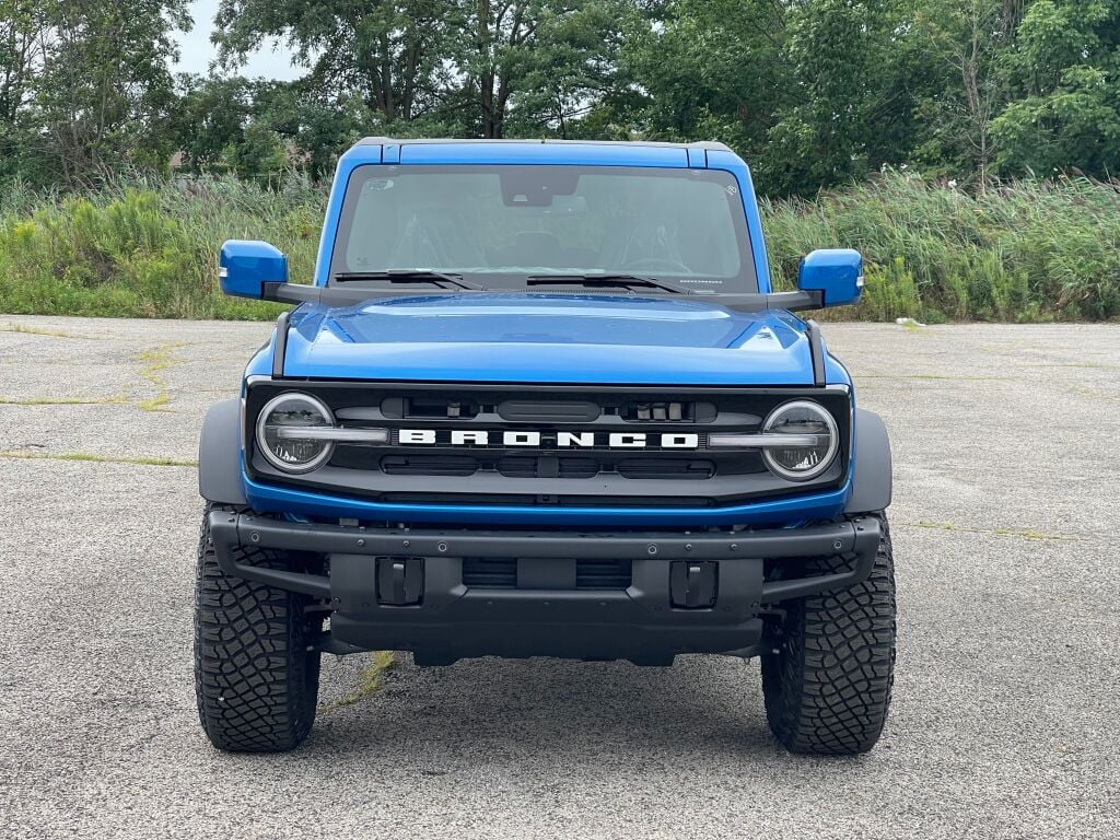 2024 Ford Bronco Outer Banks photo 2