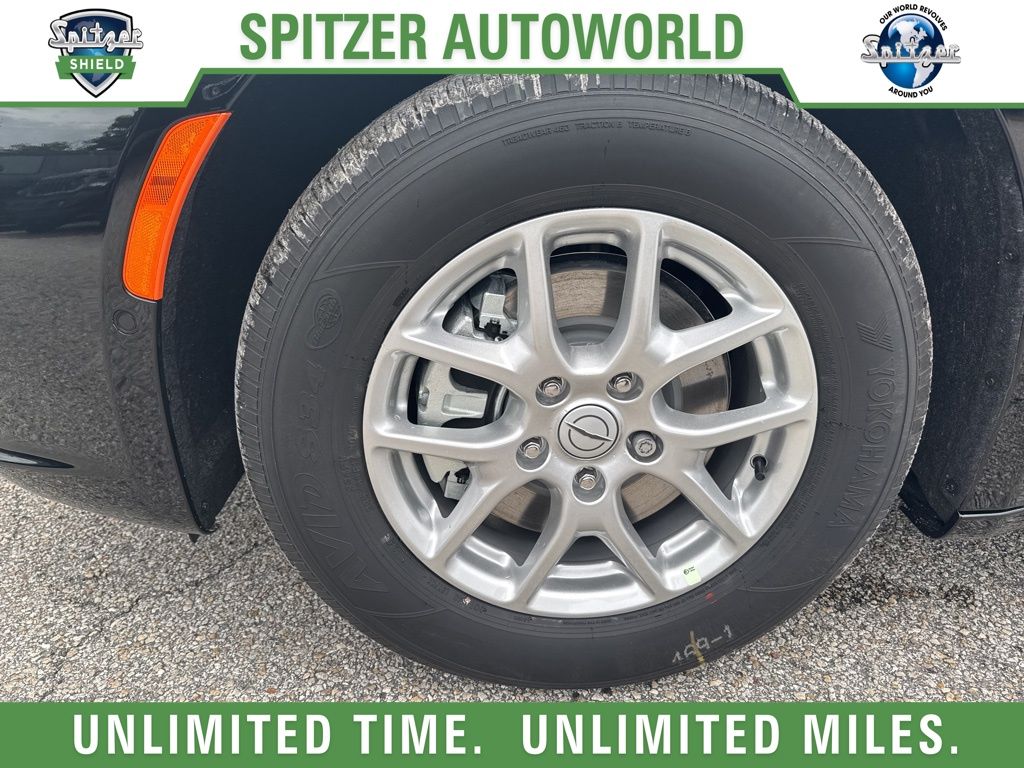 2026 Chrysler Pacifica photo 3