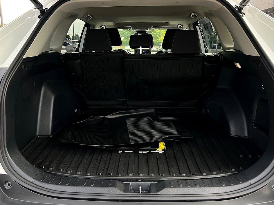 2022 Toyota RAV4 Hybrid XLE photo 25