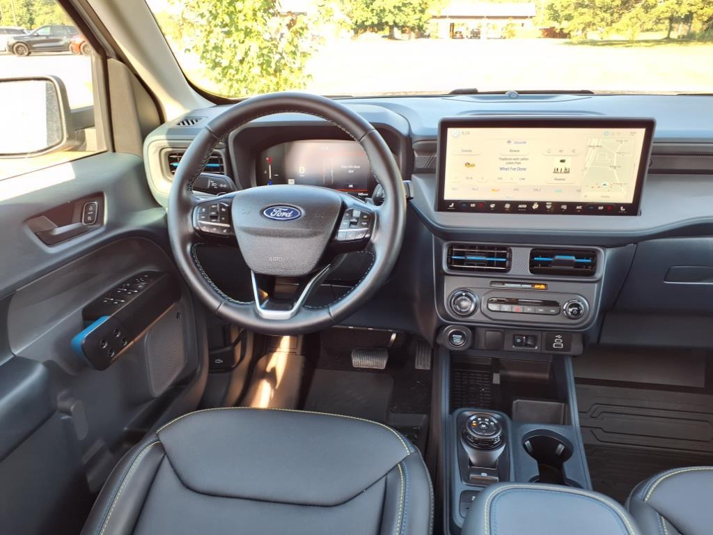 2025 Ford Maverick photo 8