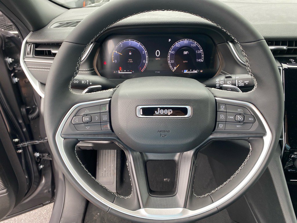 2025 Jeep Grand Cherokee Laredo photo 6