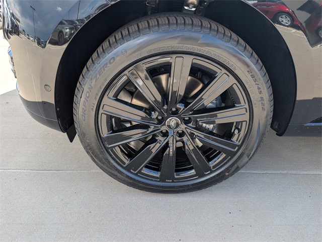 2025 Land Rover Range Rover SE photo 2