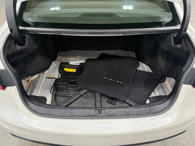2015 Toyota Avalon XLE photo 23