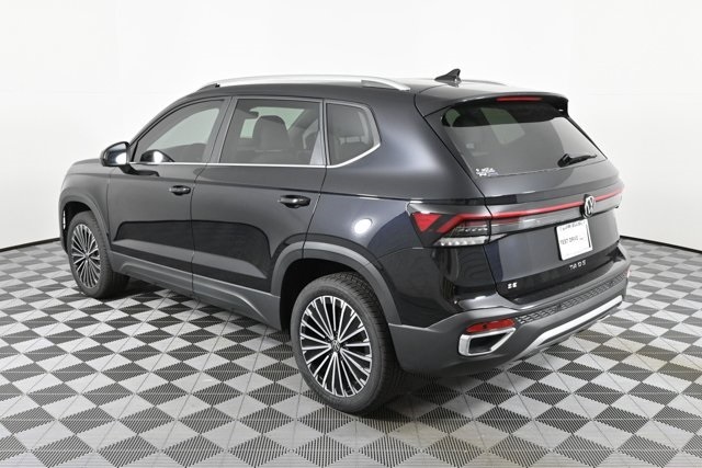 2025 Volkswagen Taos SE photo 2