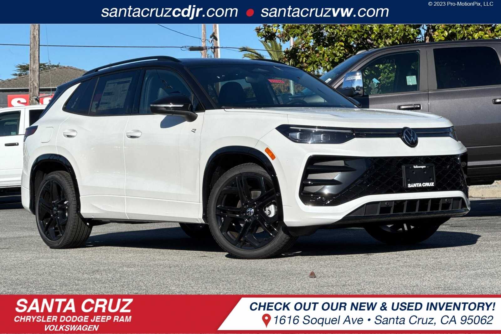 2026 Volkswagen Tiguan SE R-LINE BLACK's photo