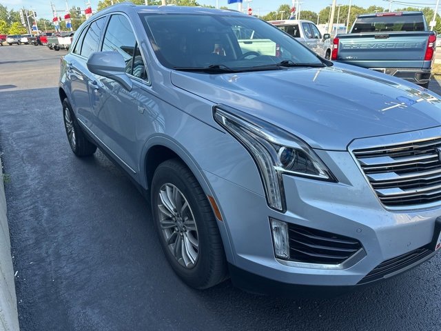 2017 Cadillac XT5 Luxury photo 2